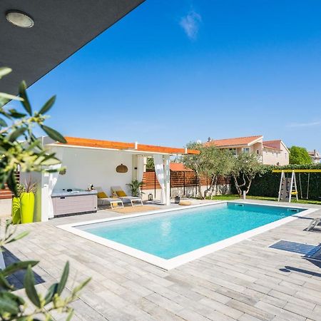 Villa Olea With Heated Pool And Jacuzzi Sukosan Luaran gambar