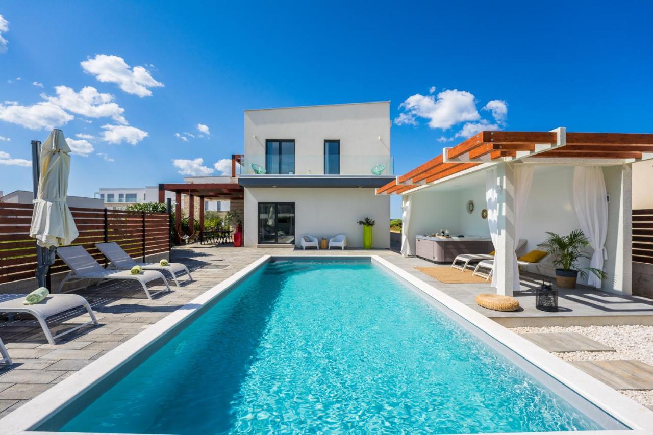 Villa Olea With Heated Pool And Jacuzzi Sukosan Luaran gambar