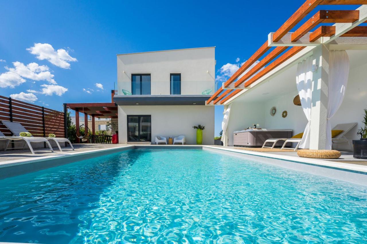 Villa Olea With Heated Pool And Jacuzzi Sukosan Luaran gambar