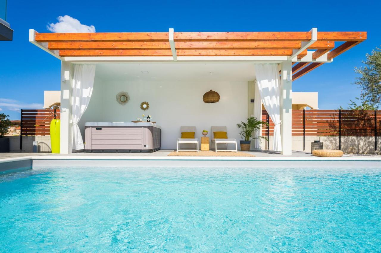 Villa Olea With Heated Pool And Jacuzzi Sukosan Luaran gambar