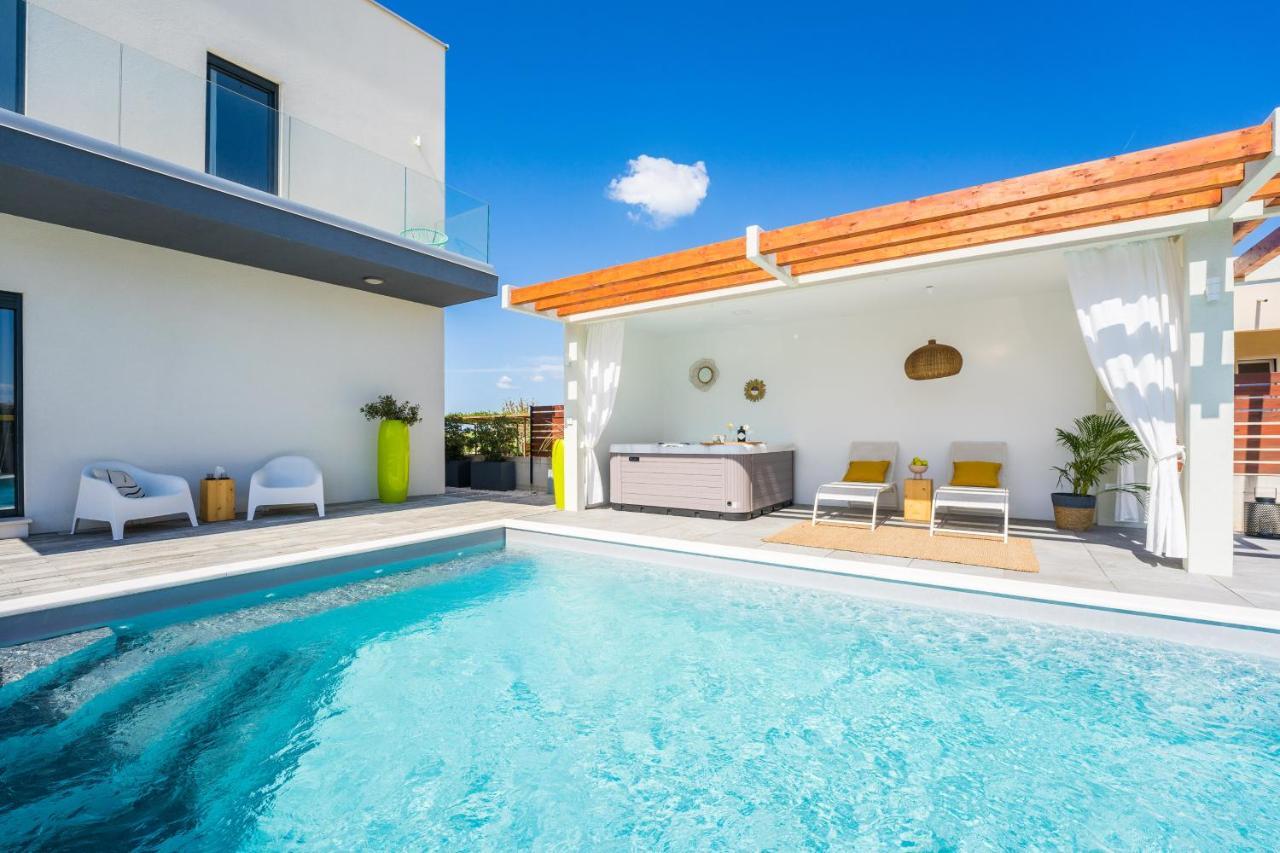Villa Olea With Heated Pool And Jacuzzi Sukosan Luaran gambar