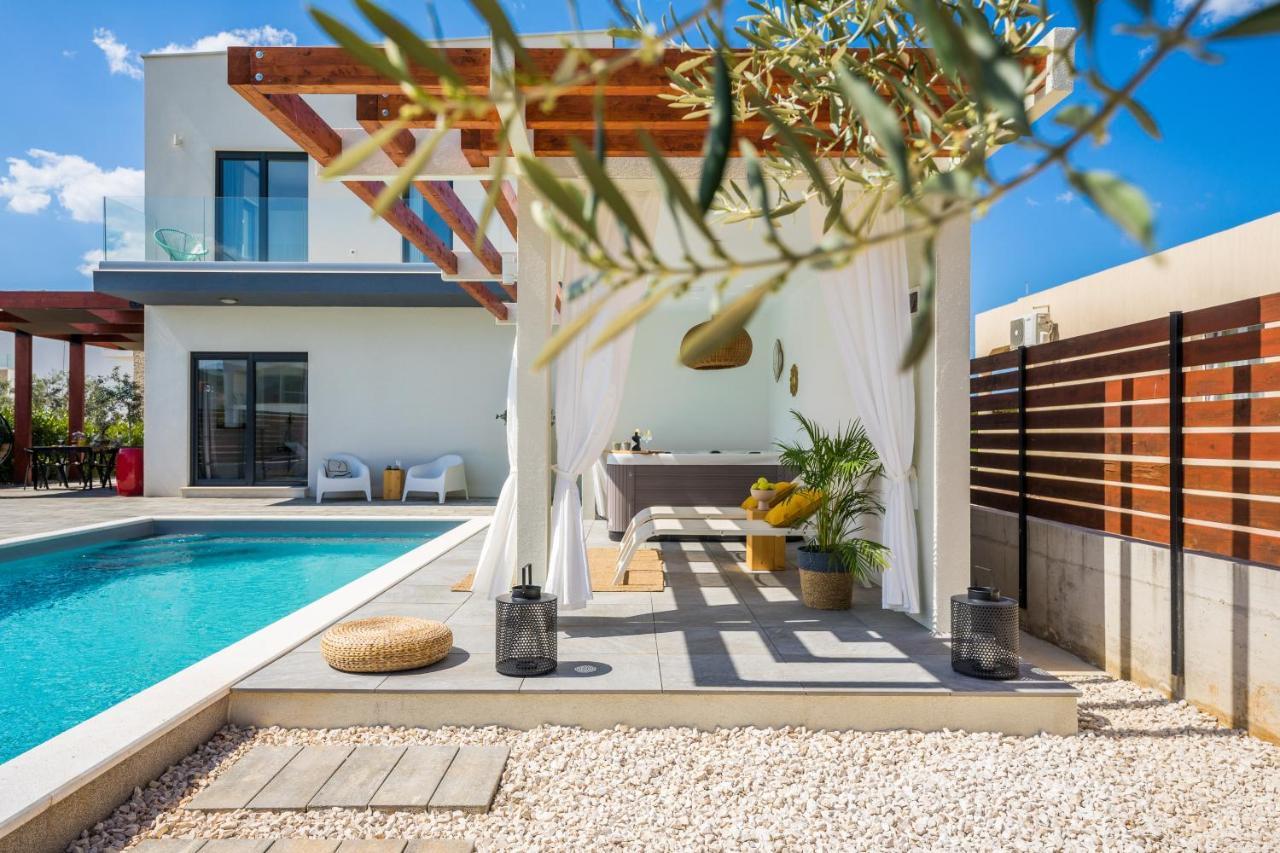 Villa Olea With Heated Pool And Jacuzzi Sukosan Luaran gambar
