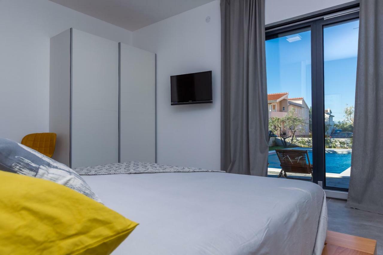 Villa Olea With Heated Pool And Jacuzzi Sukosan Luaran gambar
