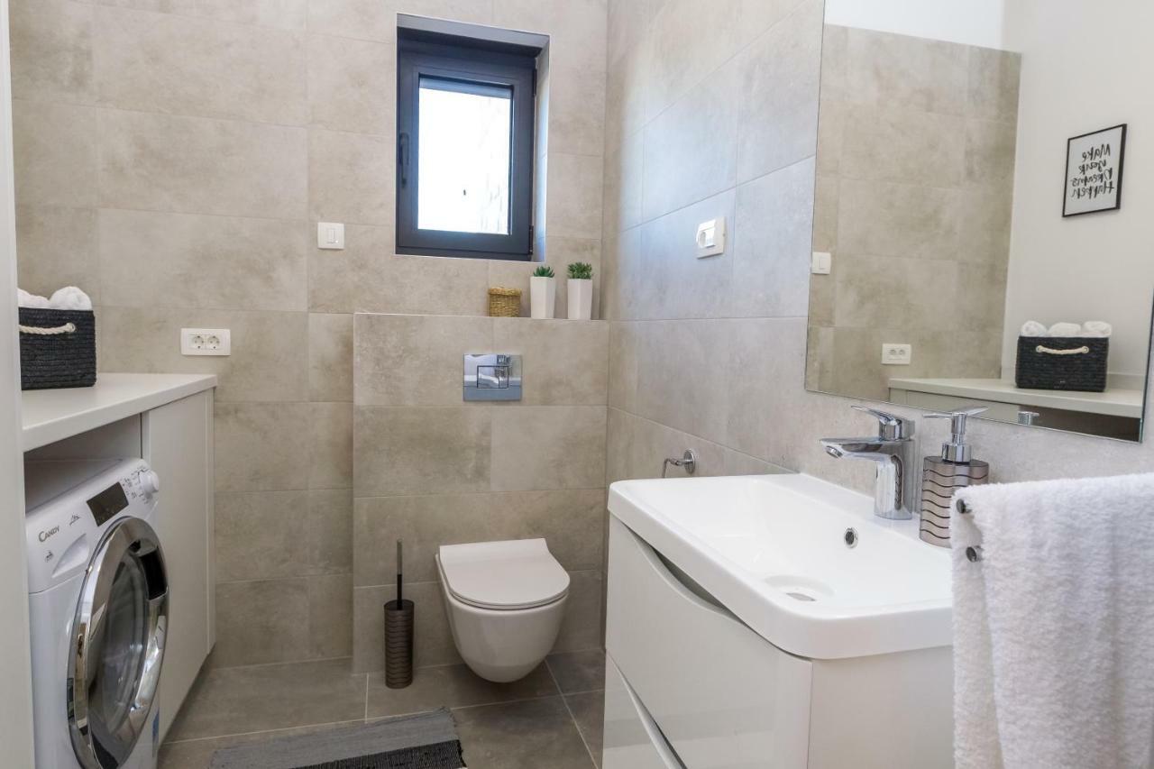 Villa Olea With Heated Pool And Jacuzzi Sukosan Luaran gambar